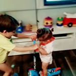 Esse vídeo é para mostrar para vocês que depois da tempestade vem a bonança.
Todo filho único vai ter ciúmes do irmão/irmã que acabou de chegar, mas com o tempo eles vão se entender, vão se ajudar e vão se amar.
Agora são amigos. Amigos que ainda brigam bastante, mas são amigos 😂
Quando eu vi essa cena meu coração se encheu de alegria. Deu até vontade de já encomendar o próximo!
.
.
.
.
.
#mamaetagarela #irma #irmao #irmaos #irmã #irmão #maededois #mãededois #maedecasal #mãedecasal #maedemenina #maedemenino #amosermae #maternidade #vidademae #amormaior #amordeirmao #amordeirmaos #amomeuirmao #amominhairmã #vidademae