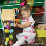 Brinca, minha filha, brinca
Sem pressa do tempo passar
Aproveita as pequenas alegrias
Agora é a hora de brincar
Um dia serás adulta
Desse destino não há de escapar
Brinca, minha filha, brinca
Que hoje é dia de comemorar
Comemora os pequenos passos 
Celebra a tua juventude
Porque um dia serás adulta:
família, trabalho, contas a pagar.
Brinca, minha filha, brinca
Sem pressa do tempo passar
O futuro te espera, virtuoso
Mas por ora, vai aproveitar
Por Thais Cardoso
Mamãe Tagarela
@mamaetagarela
Uma homenagem ao dia das crianças.
Uma homenagem à infância.
Uma homenagem a viver com menos pressa.
.
.
Laço @umlacoumabraco
Foto @danicassarphotography