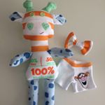 Apaixonada por essa girafinha que a Bianca do @artpiccolina fez com 3 peças de roupa da criança.
Adoro essas novidades! 
Já fiquei sabendo que ela faz outros bichinhos (não somente girafa). Acho que vou querer fazer uma também!  Vou selecionar roupinhas bem coloridas aqui para mandar para ela!
Aceito idéias de que bicho faço para o Eric e qual bicho faço para a Mia!!!
.
.
.
@artpiccolina 
@artpiccolina 
@artpiccolina
.
.
#GuiadeFornecedoresMT #dicadodia #novidade #roupadecriança #roupadecrianca #roupadebebe #roupinhasdebebe #recemnascido #bebeslindos #bebê #bebe #bebes #gravidez #gravida #gestante #roupinha #roupinhas #enxoval #enxovaldebebe #enxovalbebe #girafa #girafinha