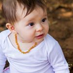 Todo mundo fala e comenta o quanto os colares de âmbar são eficientes para evitar as dores e incômodos no nascimento dos dentes. Digo, colares verdadeiros como da @colar_de_ambar_lithuambar , porque muita gente diz que não adiantou nada. Não adiantou porque era falso, viu, gente!
.
.
Mas outra coisa boa dos colares de âmbar é que eles aumentam a imunidade de quem usa, como a imunidade dos bebês, por exemplo. Quanto menor a criança mais baixa é a sua imunidade, pois ainda teve pouco contato com os vírus e bactérias por aí. Daí você coloca o seu filho ou filha na creche/escola e ele fica doente o tempo todo.
.
.
Faz o teste com o colar de âmbar para ver que a imunidade dele vai aumentar! Mas usa um âmbar verdadeiro como da @colar_de_ambar_lithuambar . .
.
Só que tem que usar de forma constante heim! Não adianta colocar o colar quando o bebê já estiver gripado e logo em seguida tirar o colar, pois o colar de âmbar faz um trabalho de prevenção! Serve para evitar a gripe.
.
.
Eu já pedi os meus colares  @colar_de_ambar_lithuambar e tô ansiosa aqui esperando os nossos colares chegarem!
.
.
OBS: Aproveita que a Mara da Lithu âmbar dá um desconto para quem é leitor do Mamãe Tagarela. Basta entrar no site https://www.lithuambar.com.br/ e digitar o código MAMAETAGARELA antes de fechar a compra.
.
.
@colar_de_ambar_lithuambar
@colar_de_ambar_lithuambar
@colar_de_ambar_lithuambar
.
.
.
#GuiadeFornecedoresMT #colardeambar #ambar #dicadodia #imunidade #bebê #bebe #natural #colardeambarbaltico #colardeâmbar #curapelanatureza #gripe #resfriado #bebedoente #doentinho #imunidadebaixa #dodoi #dodói #dodoizinha #dodoizinho #gripadinho #gripadinha