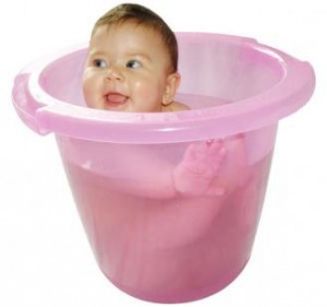 banho de ofuro 10 Dicas de Como Acabar com as Colicas do Bebe