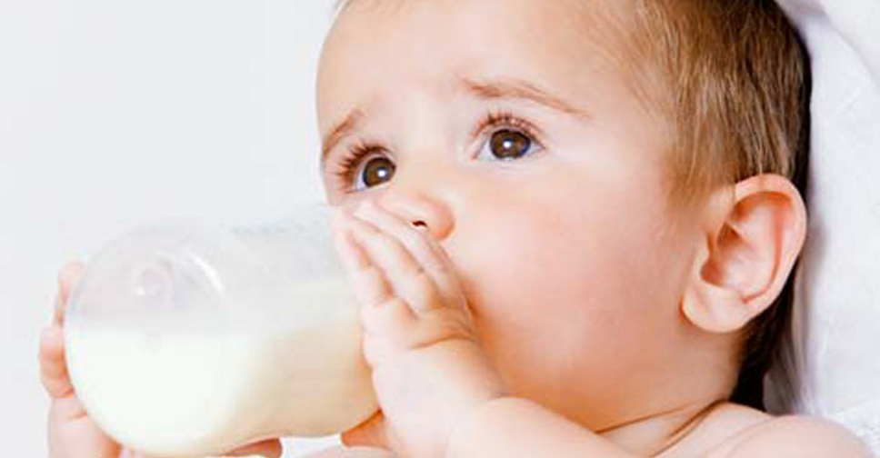 Engrossar o Leite do Bebê com Farinhas É Uma Boa Opção?